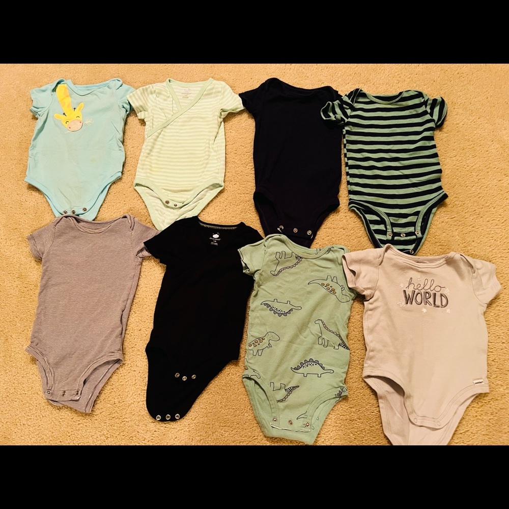 Bundle of boys short sleeve bodysuits 6-9 months